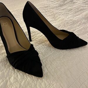 Marc Fisher LTD vima knotted stiletto black suede 7.5